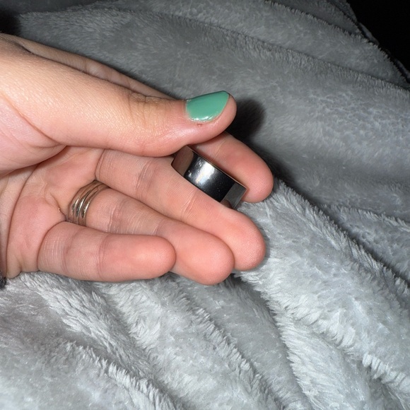 3rd generation oura ring size 8 - Picture 2 of 3